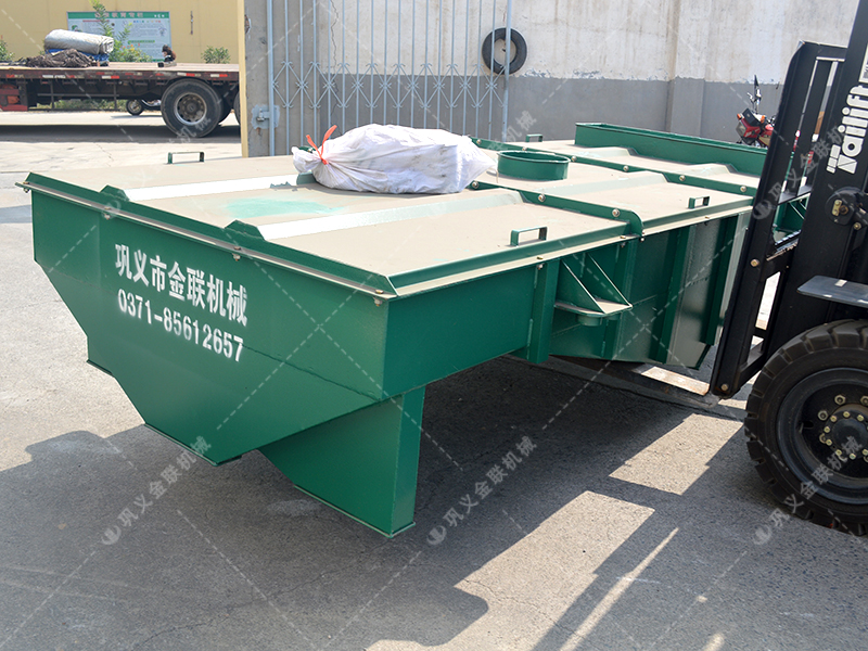 兩臺(tái)小型對(duì)輥破碎機(jī)和直線(xiàn)篩發(fā)貨圖片_發(fā)往江蘇南通_處理硅石