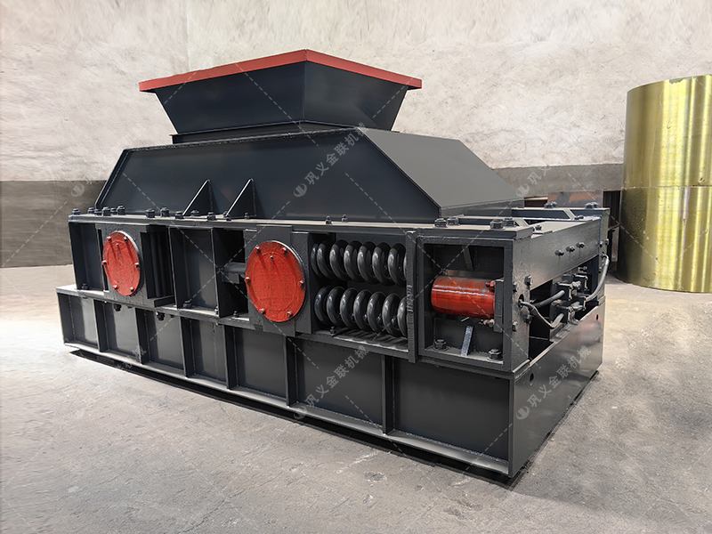 如何選擇青石制砂設(shè)備，時(shí)產(chǎn)50噸對(duì)輥制砂機(jī)多少錢(qián)一臺(tái)？