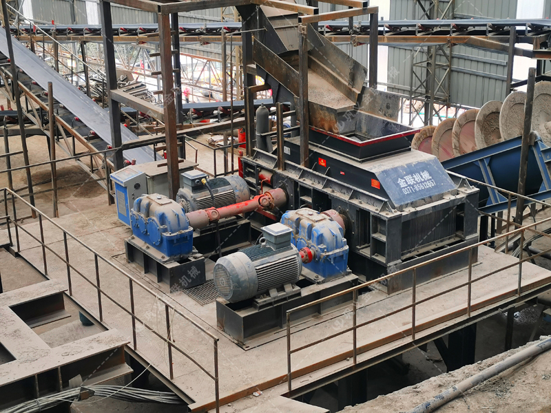 石英石硬度高，對(duì)輥制砂機(jī)能否穩(wěn)定運(yùn)行并保證出料質(zhì)量？